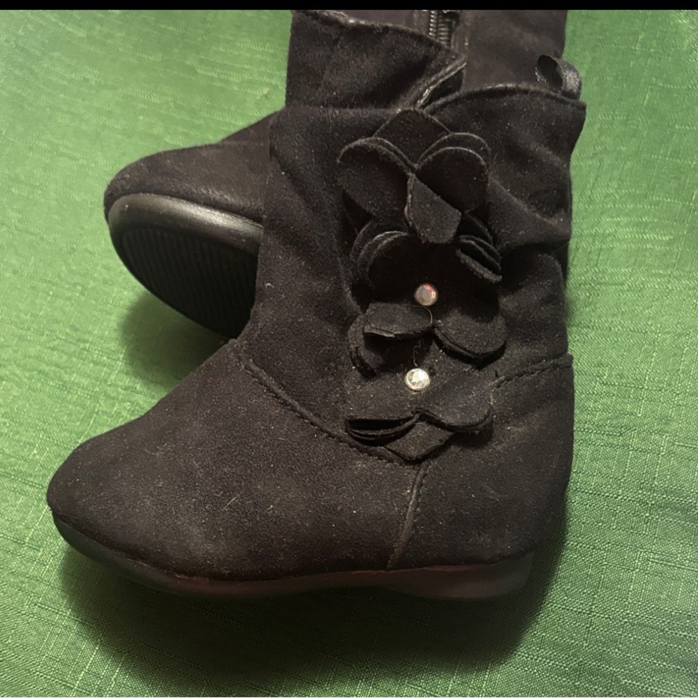 Faded Glory Black Kids Boots with Floral Accents